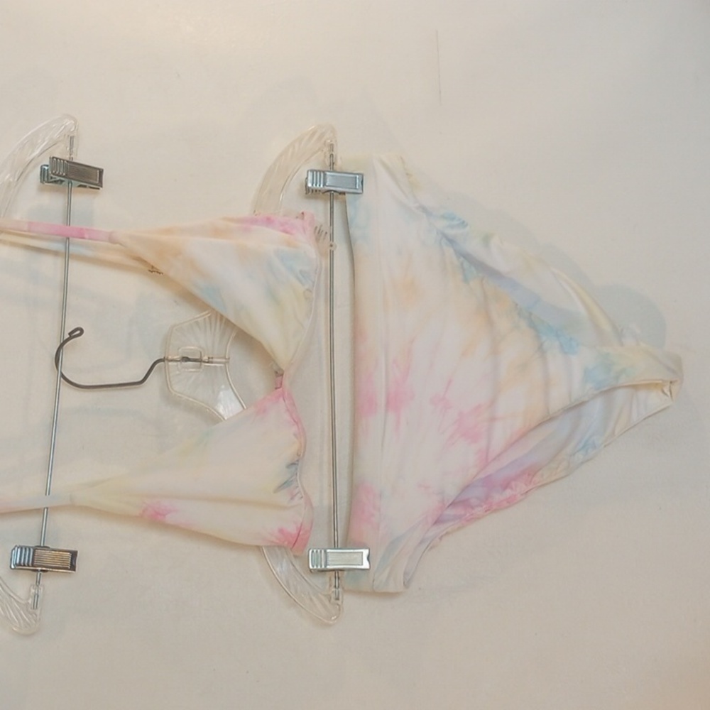 LuLu's Women's 2 Piece Bikini Size Medium Pinks And Blues White Background